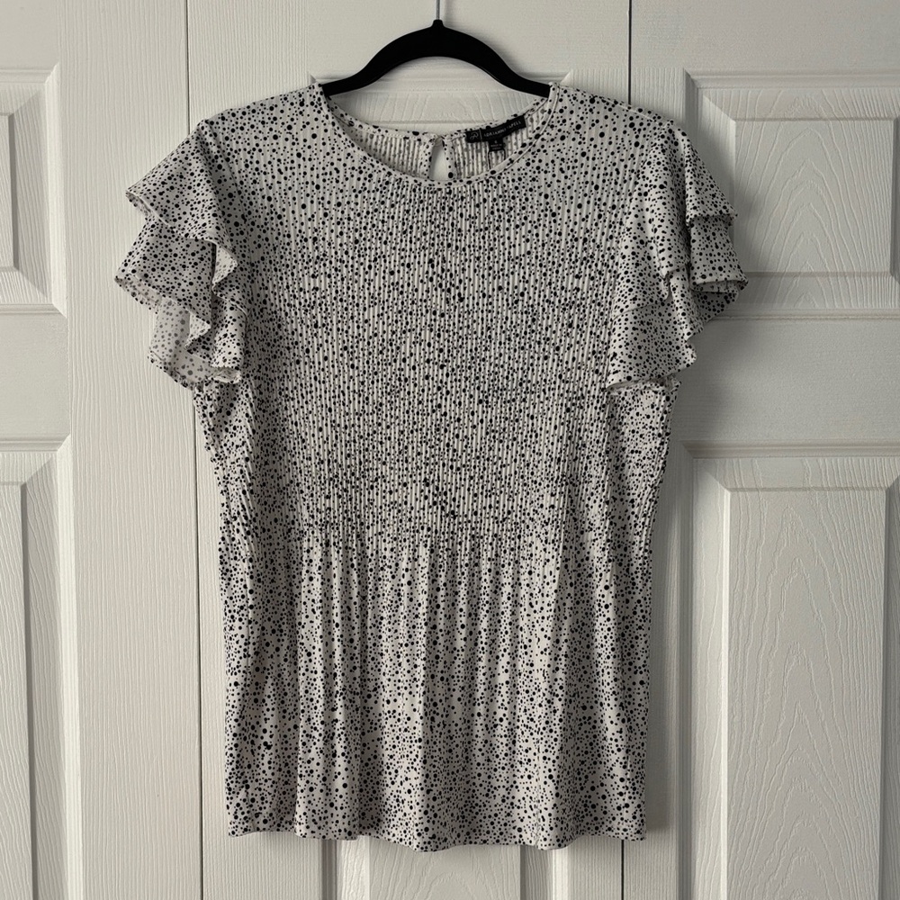 BNWT Adrianna Papell Black and White Ruffle Sleeve Blouse